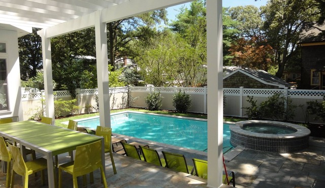 Fabulous 8 Bedroom, 8.5 BA House With Pool/Jacuzzi