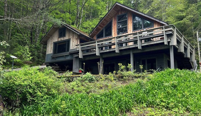 Featuring an indoor sauna, outdoor pool, and breathtaking views of the Pepacton Reservoir