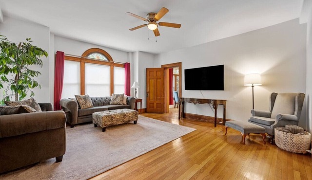 First Floor Large Condo 2bed/2bath w/parking