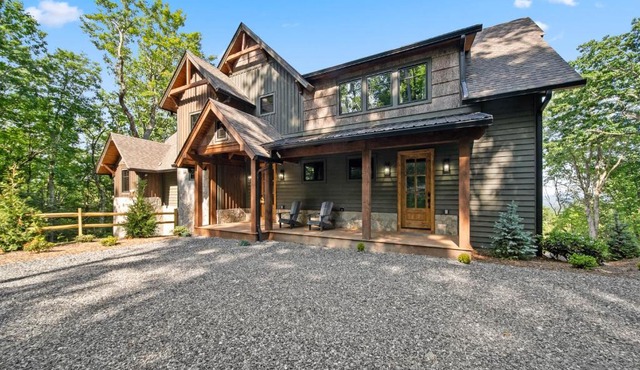 Four Eaglets Lodge at Eagles Nest
