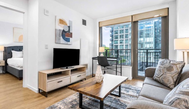 Full Private Apt Downtown Seaport with Pool