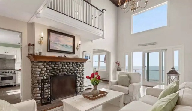 Grand Ocean Front Home With Wrap Around Deck And Endless Views