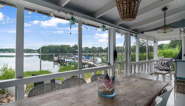 Great Sag Harbor Cottage on the Water Bay views