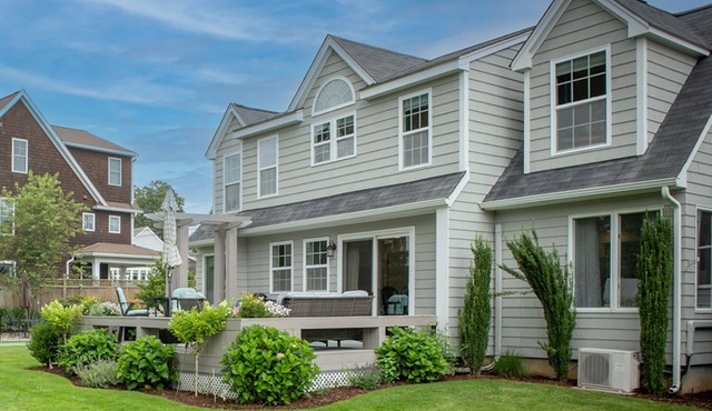 Hadley Seaside Cottage July&Aug wks available! 1 block to beach, passes included