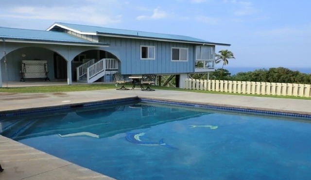 Hamakua Coast Home- Ocean views, private, clean and friendly
