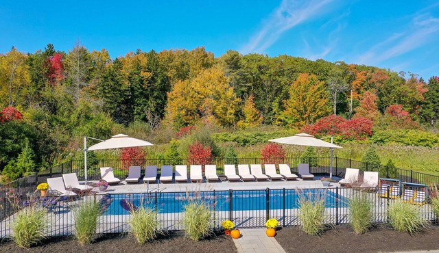 HEATED SALTWATER POOL, Pickleball. Higgins Beach Estate~sleeps 32. 12 min to DT
