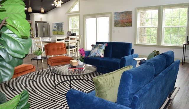 Hide & Chic Modern Escape in Little Flock. Peaceful Location, Games, Sleeps 6