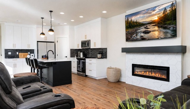 Hot Tub + Payette River Access | Near Tamarack