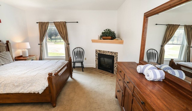 Hunter Mtn 2BR Condo | Ski-In/Ski-Out & Fireplace