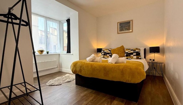 Ideal Contractors friendly 4Bed Home in Marylebone, Wi-Fi, Parking & Long Stays Savings in Oadby