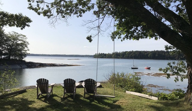 Incredible waterfront home: amazing views, sunsets! Ideal location.