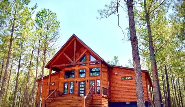 Inner Peace Luxury Cabin Retreat with Hot Tub & Firepit Swings