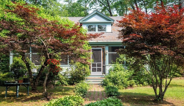 Island Paradise: Historic Cottage, Waterfalls, Great Swimming!
