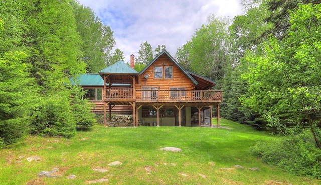 Keewaydin Lodge - Beautiful home on Mooselookmeguntic Lake