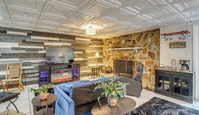 King Studio w/Yard Near Blue Ridge
