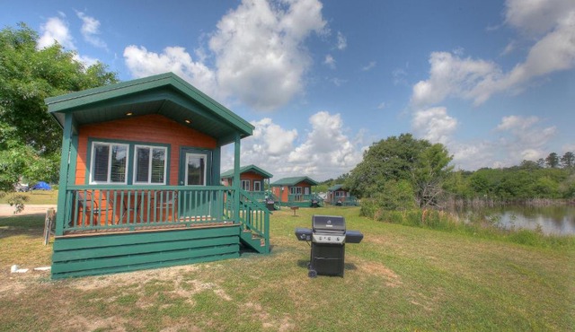 Lake Conroe Queen Studio Cabin 5