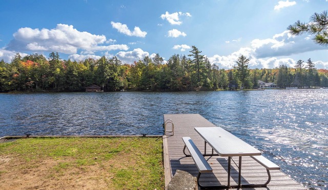 Lake House Waterfront 4 bed 3 bath house w/dock & firepit .5 miles to Old Forge