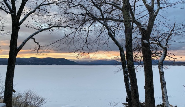 Lake & Mountain Retreat - Summer Adventures & Winter Escape