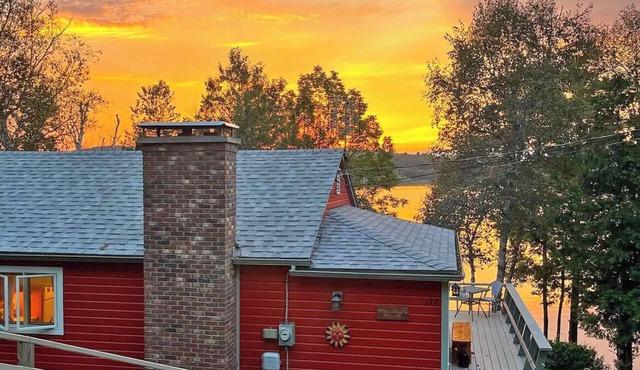 Lakefront cabin in VT's NE Kingdom near Jay Peak & Burke Mountain, on VAST Trail
