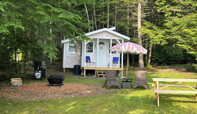 Lakefront Cottage minutes to downtown and Baxter State Park