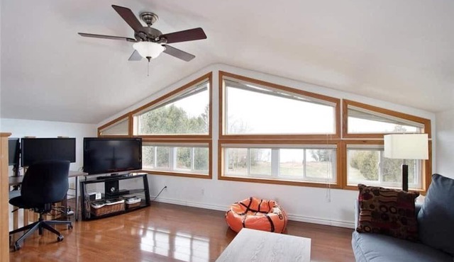 Lakefront Majestic Getaway with Hot Tub!! in Goderich