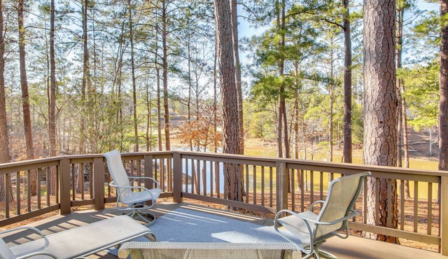 Lakefront McCormick Gem: Deck & Golf Course Views