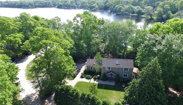 Lakefront- Rhode Island; Indian Lake, Wakefield : 223 Indian Trail S.