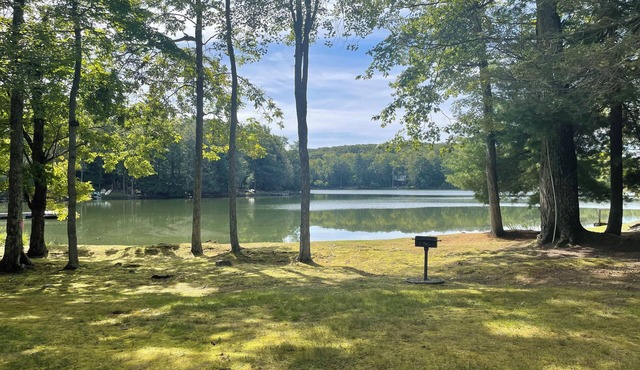 Lakefront Townhome: Near Golf Course & Scenic Views