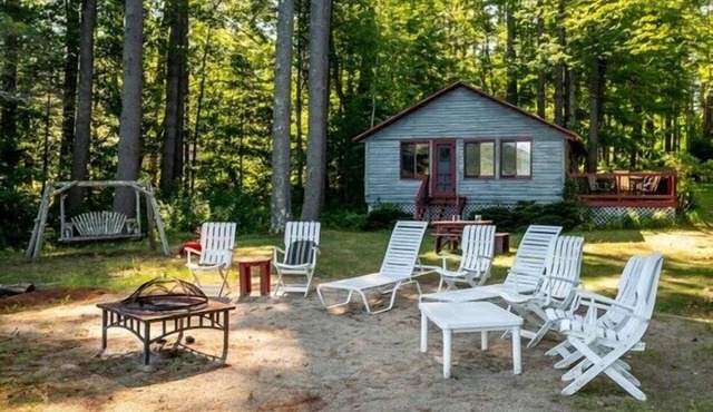 Lakeside rustic cabin sleeps 6 on Lake Kanasatka