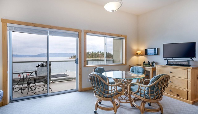 Lakeside Studio Retreat!