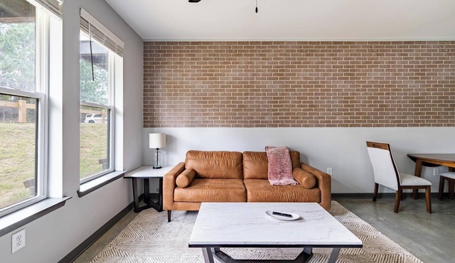 Landing | Incredible 1BD, Rooftop Lounge, Gym