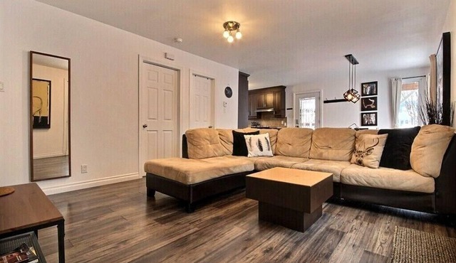 Large bright accommodation close to old Quebec in Wendake