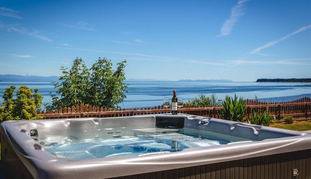 Large Oceanfront House with Hot Tub!