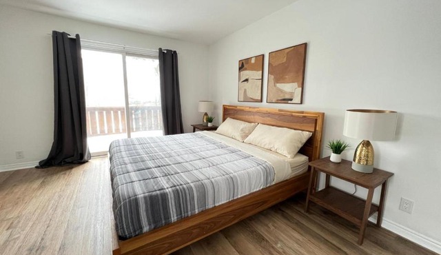 Letitia Heights !E Spacious and Quiet Private Bedroom with Private Bathroom