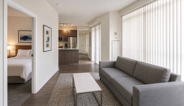 Lively Studio Stay Near Dining, Events & Entertainment in Toronto