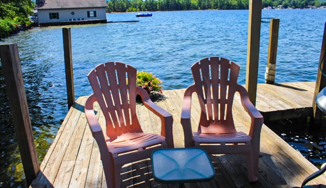 Lovely lakefront studio with water access, grill, lake views & community beach
