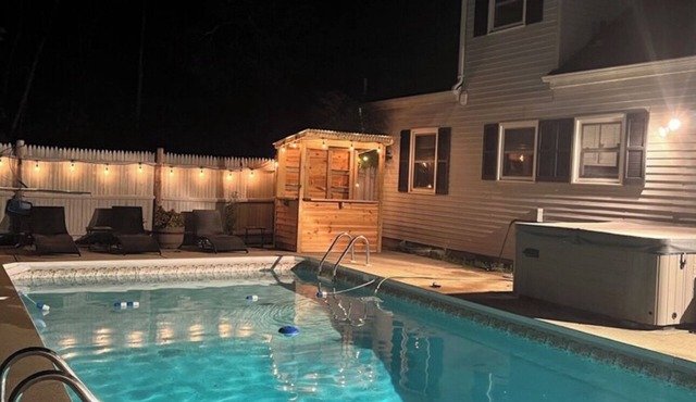 Lovely Westerly home w/In-Ground Salt Water Pool, Hot Tub, and Game Room!