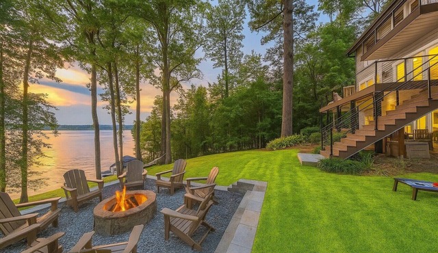 Luxe Lakefront: Spa, Pickleball, Kayaks, & Theater