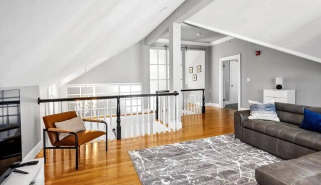 Luxurious Spacious 3BD/2.5BA Condo w/Garage & Pool