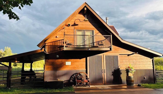 Luxury Meets Rustic Charm Stunning Barn Apartment on a Ranch