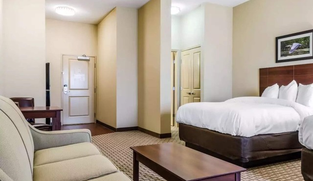 MainStay Suites Hackberry Sportsman's Lodge in Hackberry
