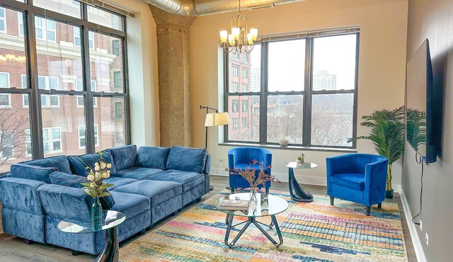 McCormick Place Spacious 3b/2b with optional parking/sleeps 10