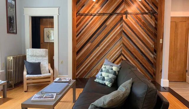 MIDCOAST, HISTORIC, FRESH. DOWNTOWN BEAUTIFUL BATH with Laundry
