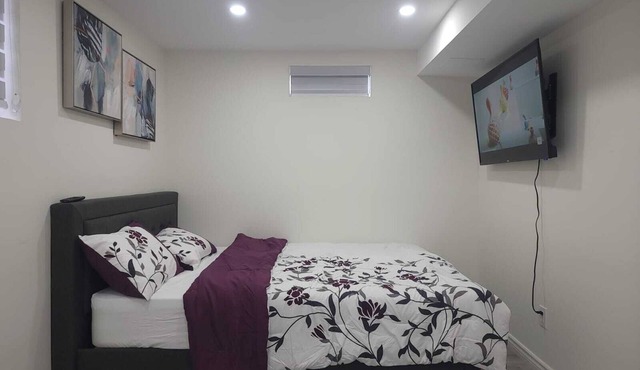 Modern Studio Apartment (Sep Entrance) in Brampton
