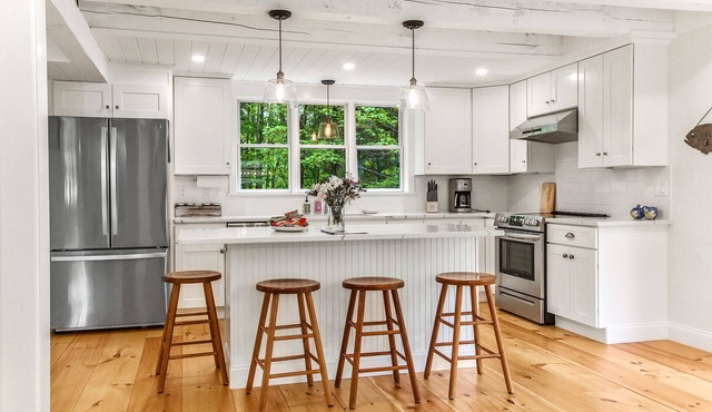 Modern Sunapee Cottage - Hilltop Hideaway