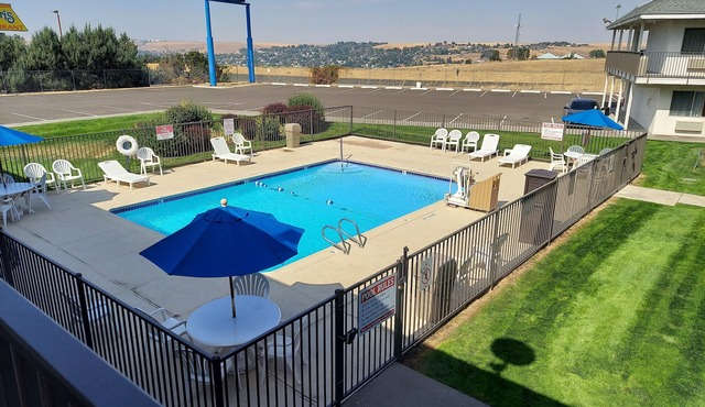 Motel 6 Pendleton, OR