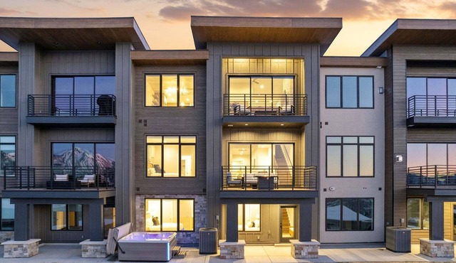 MOUNTAIN LUXE | Panoramic Views + Private Hot Tub