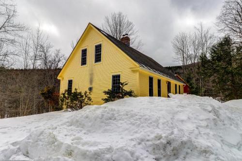 Mt. Ellen's Backyard Bungalow