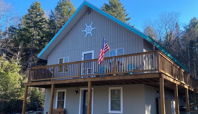 Near Magic Mtn &Stratton Mtn ski resorts, outdoor is fun and great leaf peeping.