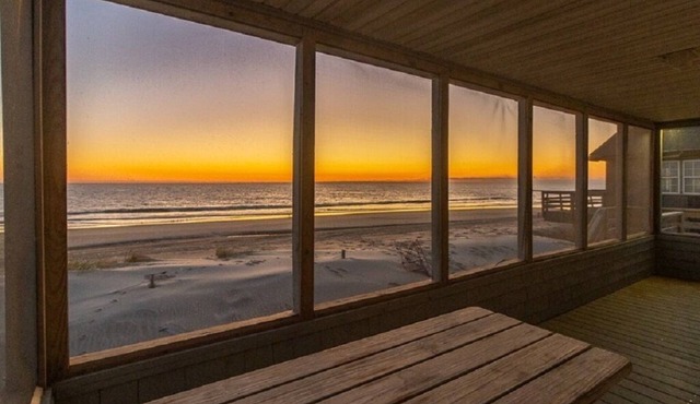 Nena's - Oceanfront